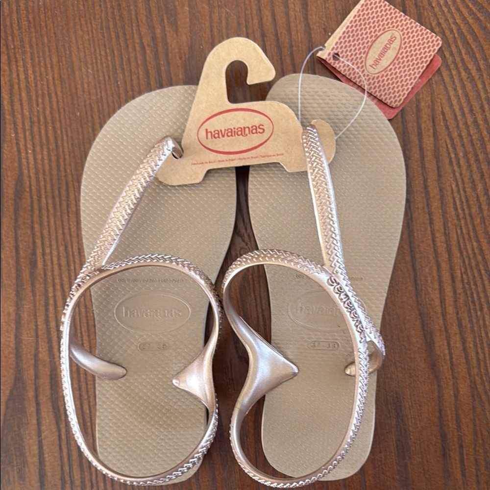 Havaianas Women’s Flash Urban Sandals. Rose Gold. Size 7/8.
Never worn.